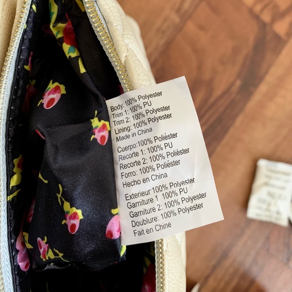 Betsey Johnson quilted white kitty purse - Picture 5 of 10